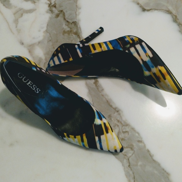 Guess Pumps - Picture 1 of 8